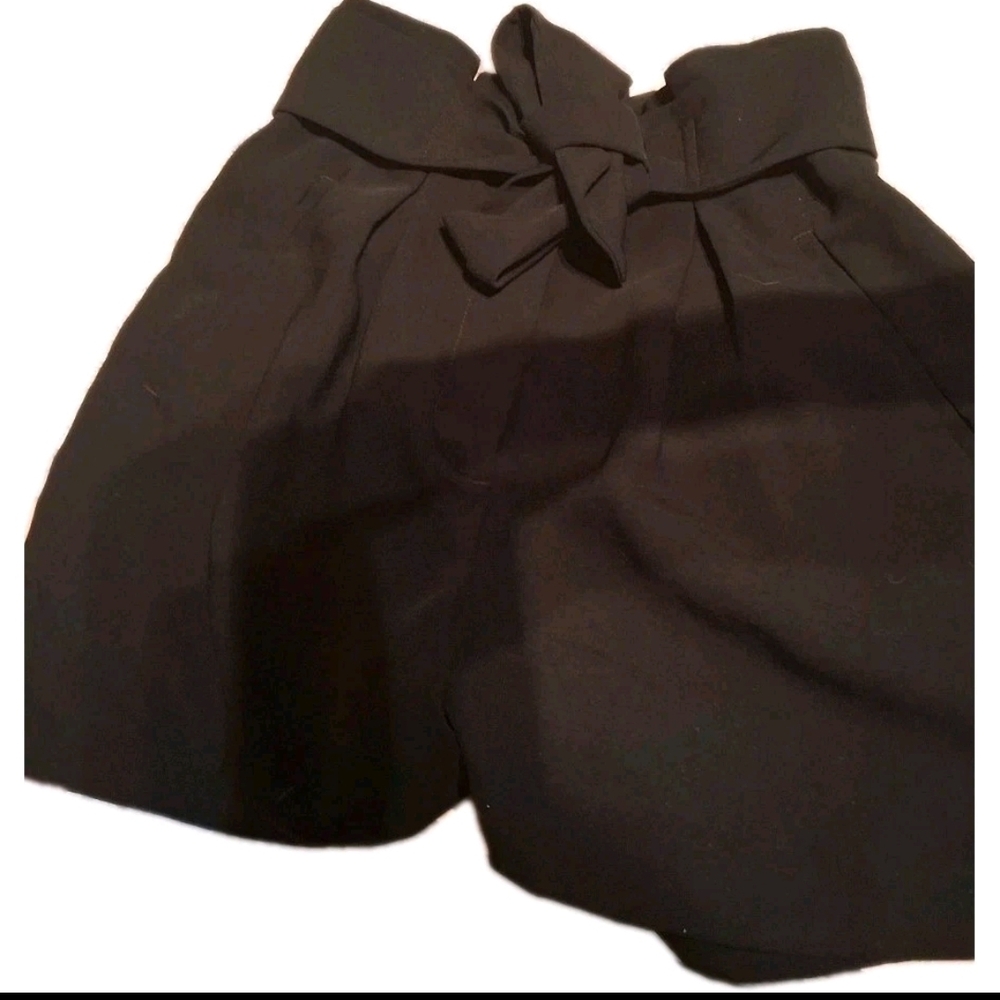 Elegant High-Waisted Black Shorts with Bow